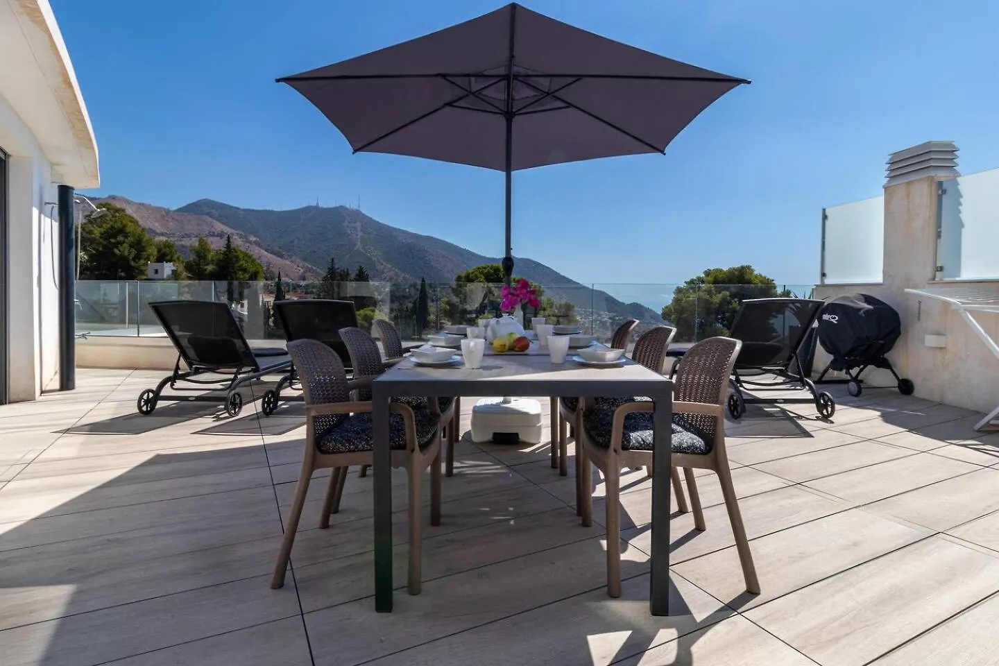 Контакты Seaview 3-Bed Flat With 2 Terraces Mijas Pueblo