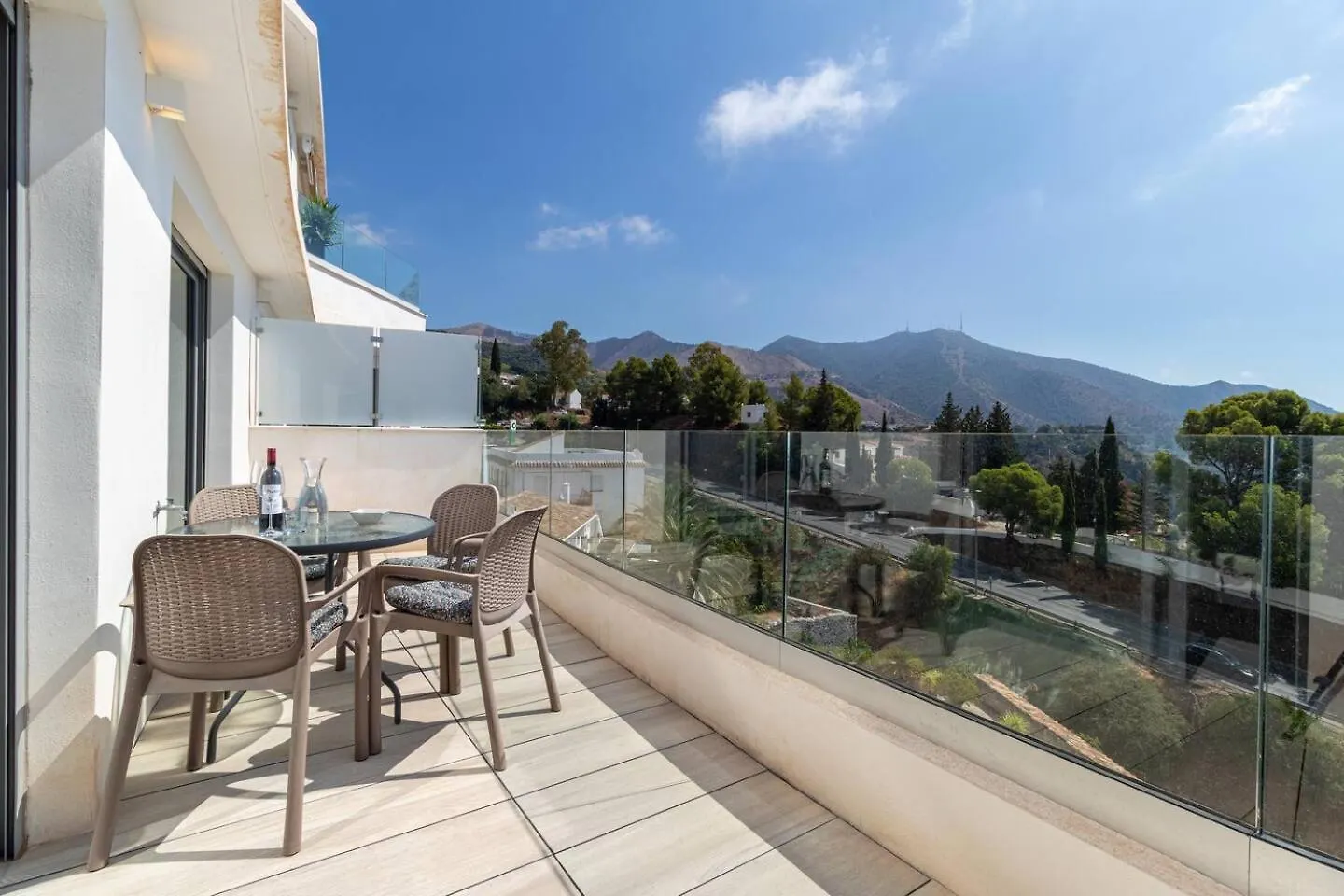 Апартаменты Seaview 3-Bed Flat With 2 Terraces Mijas Pueblo